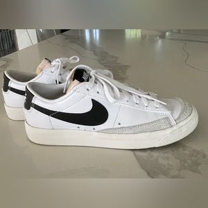 Nike Blazer’s Low 6.5w